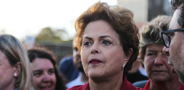 6.set.2018 - A ex-presidente Dilma após visitar o ex-presidente Lula na PF em Curitiba - Geraldo Bubniak/Estadão Conteúdo