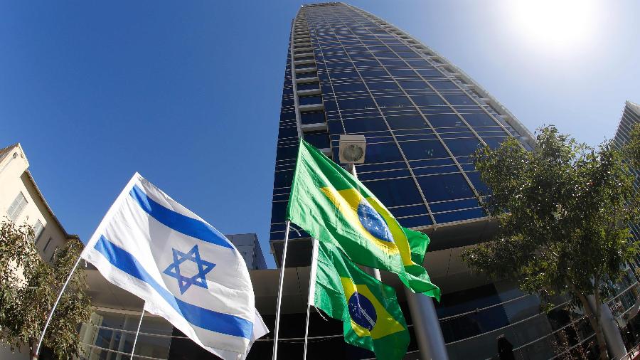 Prédio em que está instalada a embaixada brasileira em Tel Aviv, em Israel -  JACK GUEZ / AFP