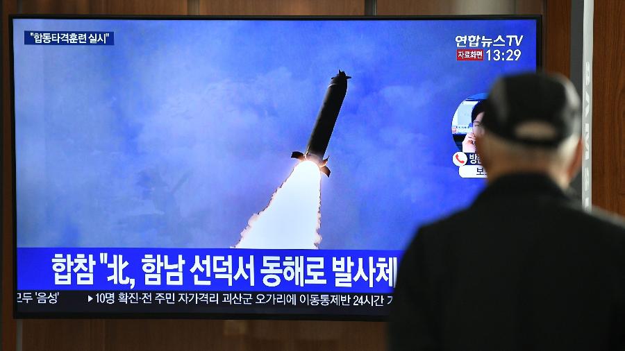 Transmissão mostra testes de mísseis na Coreia do Norte  - Jung Yeon-je / AFP