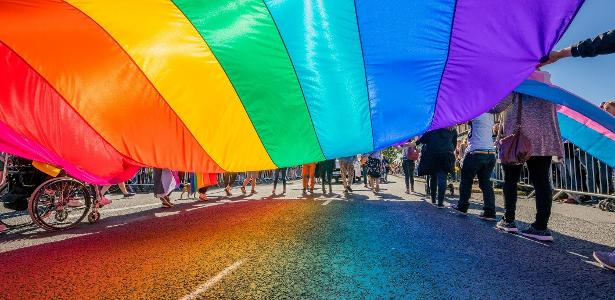 O que é queer? Veja significado e famosos que têm essa identificação - Universa