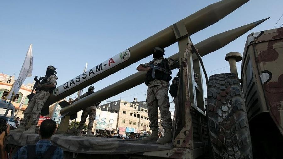 Hamas e outros grupos palestinos contam com uma variedade de mísseis - Getty Images