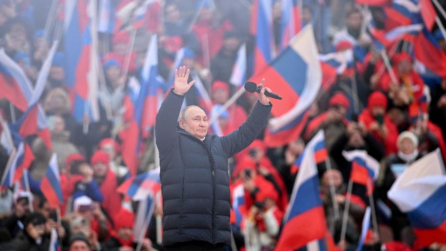 O presidente da Rússia, Vladimir Putin, discursa em estádio lotado em Moscou - RIA Novosti Host Photo Agency/Ramil Sitdikov via Reuters