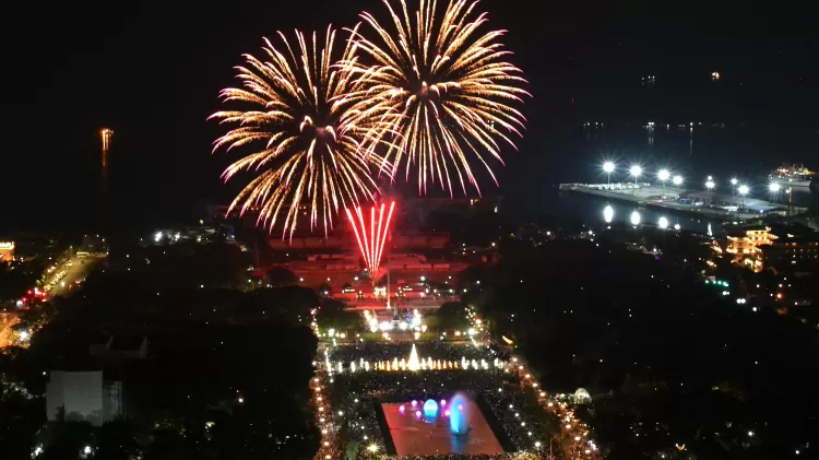 Queima de fogos celebra a chegada de 2023 em Manila, capital das Filipinas - Jam Sta Rosa/AFP - Jam Sta Rosa/AFP