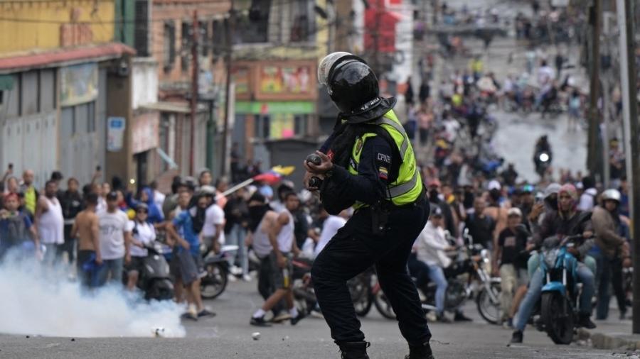 Polícia reprime manifestações na Venezuela