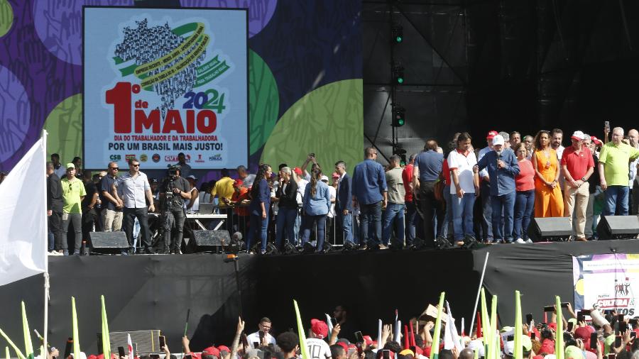 Lula no Ato das Centrais Sindicais do Dia do Trabalhador, na Arena Neo Quimica, em São Paulo, em 2024 Lula no Ato das Centrais Sindicais do Dia do Trabalhador, na Arena Neo Quimica, em São Paulo, em 2024