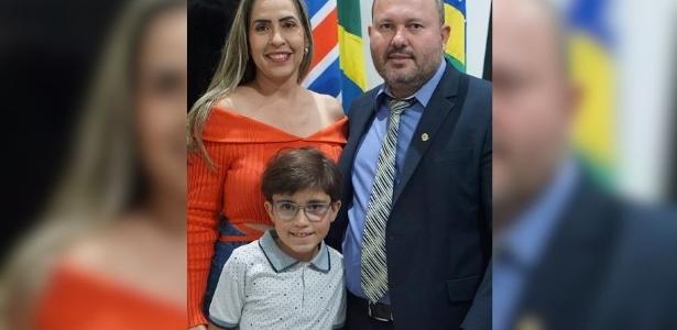 Cover image for Vereador, esposa e filho morrem em colisão de carro com caminhão no interior de Goiás