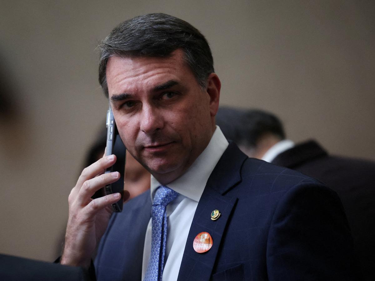 Michelle Bolsonaro e Flávio Bolsonaro em Rixa Declarada