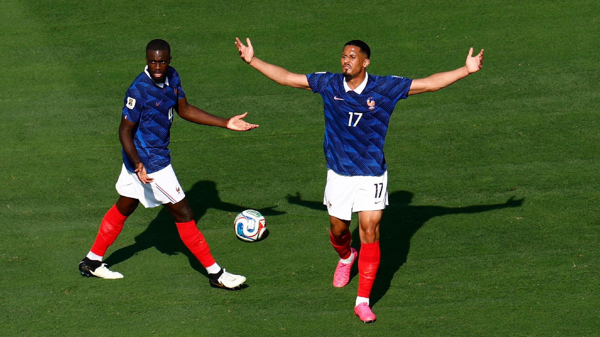 Os franceses William Saliba e Dayot Upamecano - undefined