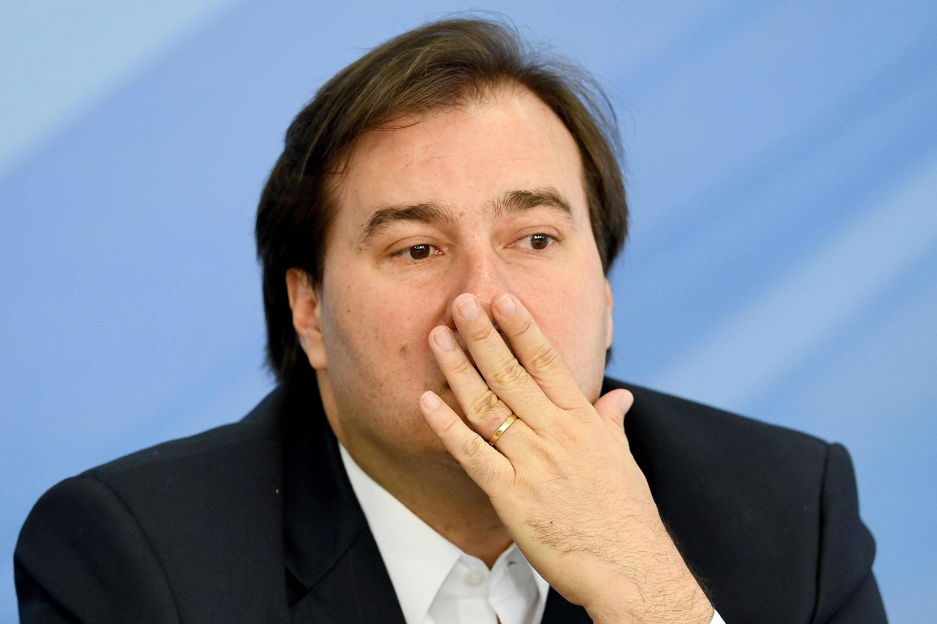 Resultado de imagem para As opções são Rodrigo Maia ou militares?