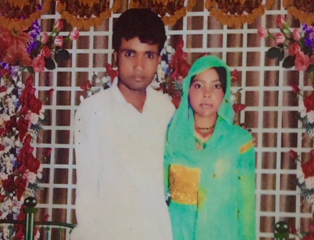 Foto sem data de Mukesh com sua mulher, Geeta - The New York Times