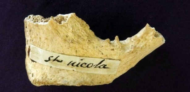 Teste feito em osso na Universidade de Oxford mostrou que o fragmento é da época de São Nicolau  - Divulgação