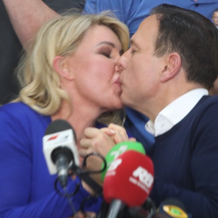 Doria beija a mulher Bia após vencer as eleições para governo de SP - Alex Silva/Estadão Conteúdo