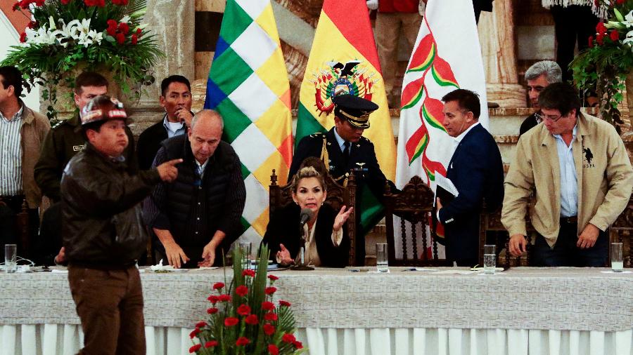 País é interinamente presidido por Jeanine Añéz, que assumiu o governo após renúncia de Evo Morales - Manuel Claure - 23.nov.2019/Reuters