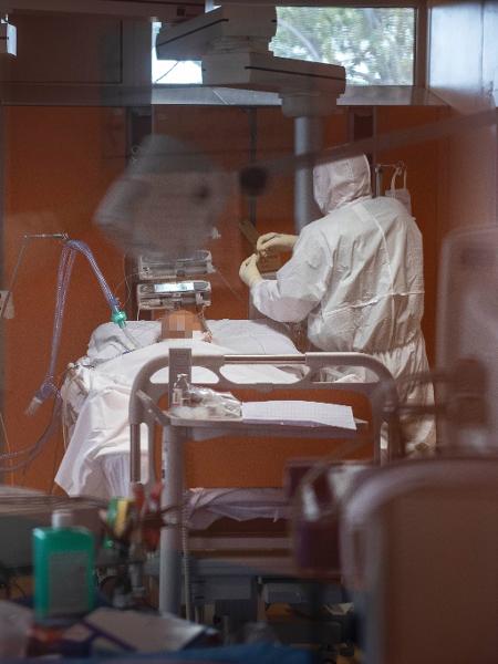 Paciente com coronavírus recebe tratamento em hospital da Itália - Antonio Masiello/Getty Images