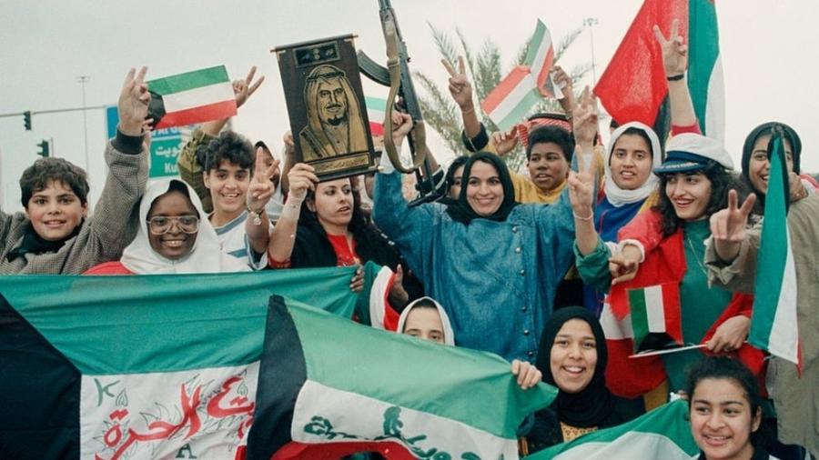 Jovens comemoraram a liberação do Kuwait em 1991 - Getty Images