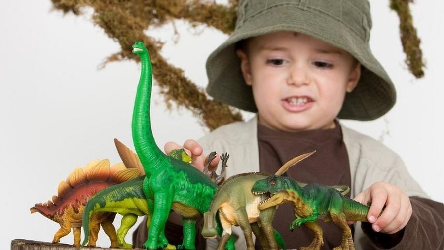 As crianças geralmente se interessam por dinossauros dos três aos seis anos de idade - Getty Images via BBC