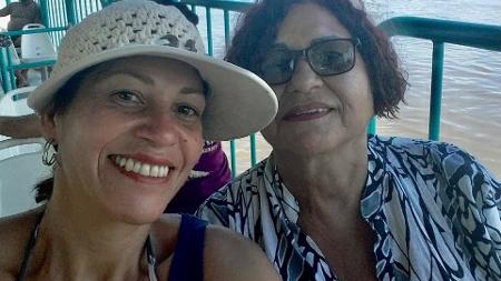 Com Valéria, em 2017, na balsa que vai de Porto Seguro para Arraial d'Ajuda - Arquivo Pessoal - Arquivo Pessoal