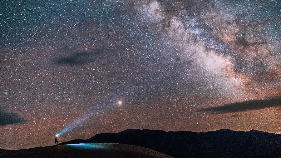 Telescópio espacial identifica o protoaglomerado de galáxias mais distante já observado; na foto, a Via Láctea vista de parque nos EUA - Josh Gordon/ Unsplash