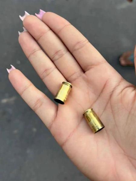 Imagem ilustrativa: moradores do Guarujá recolhem munição após ação de agentes de segurança