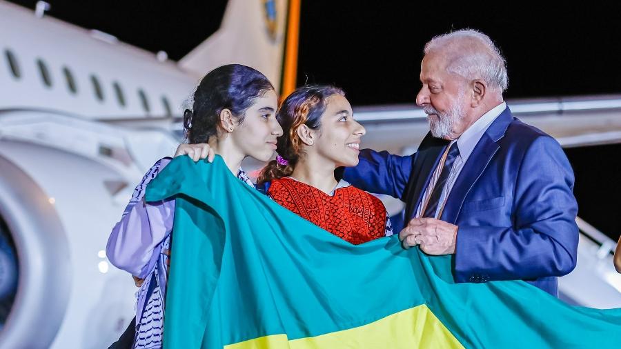 Presidente Lula recebe brasileiros vindos da Faixa de Gaza, em Brasília