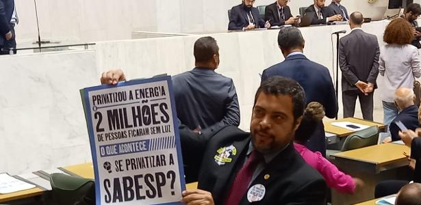 Privatização da Sabesp: sessão na Alesp tem empurrões e debate: mortadela  ou peito de peru?, Política