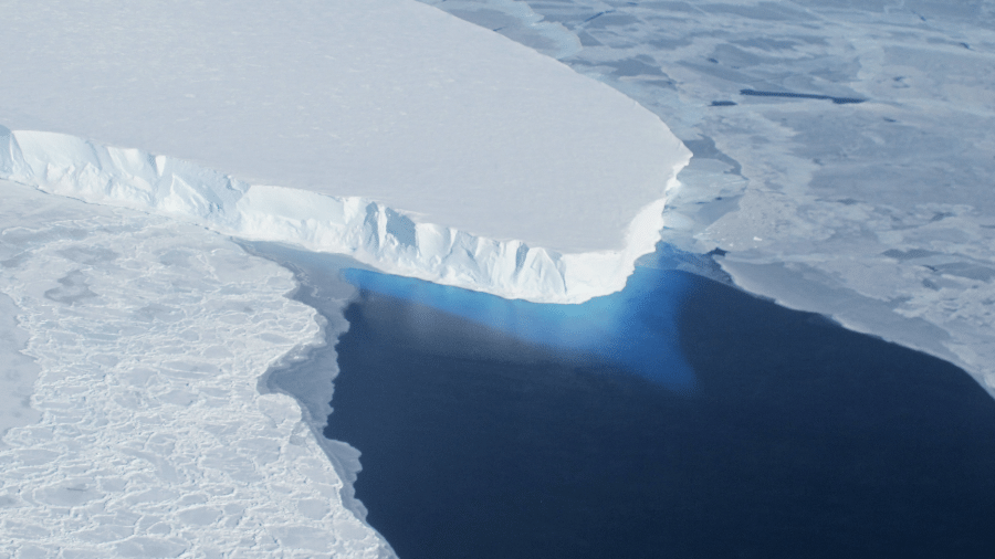 A geleira Thwaites, na Antártida - Reprodução / Wikimedia Commons / Nasa