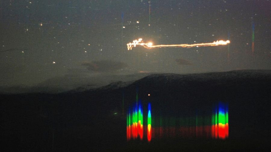 Imagem de setembro de 2007 mostra as luzes enigmáticas no céu do Vale de Hessdalen Imagem de setembro de 2007 mostra as luzes enigmáticas no céu do Vale de Hessdalen