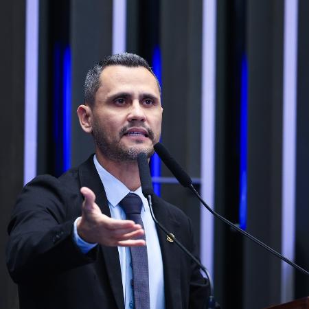 09.dez.2025 - O senador Cleitinho (Republicanos-MG) discursando no Senado