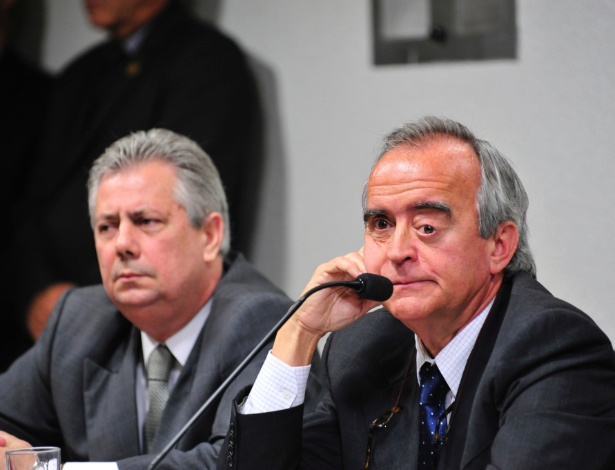 Depoimento do ex-diretor da área internacional da Petrobras, Nestor Cerveró, à CPI da Petrobras de 2014. Na foto, ele aparece ao lado do advogado Edson Ribeiro - Gustavo Lima - 10.set.2014 / Câmara dos Deputados
