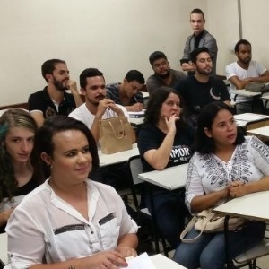 Cursinho TransEnem BH prepara estudantes travestis e transexuais em Belo Horizonte e ajuda os alunos a transformar a realidade de exclusão educacional enfrentada por eles - Léo Rodrigues/Agência Brasil