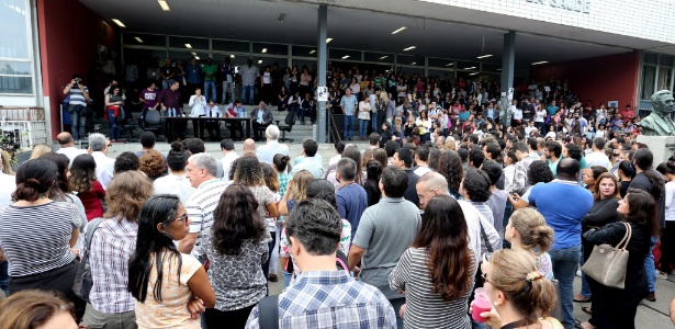 23.mai.2018 - Manifestação de alunos e funcionários da UFRJ contra violência - Guilherme Pinto / Agência O Globo