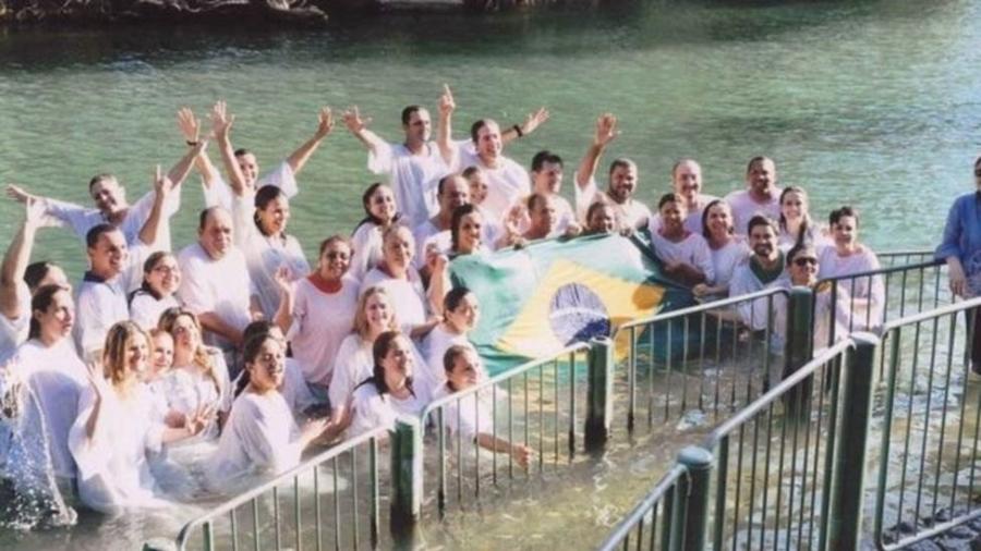 O rio Jordão, em Israel, costuma ser parada obrigatória para evangélicos brasileiros que visitam o país - Divulgação/El Gibor/BBC