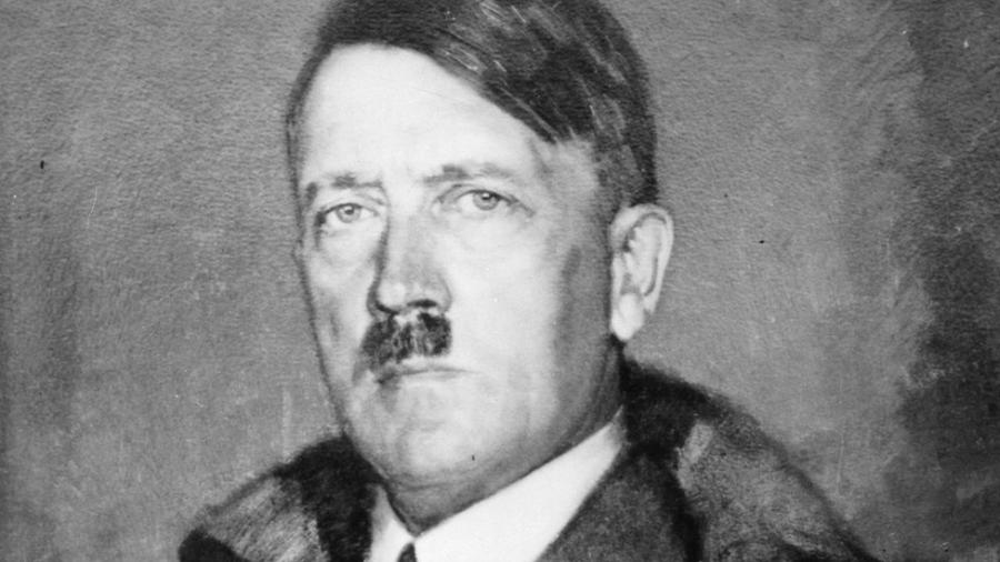 Adolf Hitler comanda a Alemanha nazista, que não aguentou uma derrota no futebol - Getty Images/BBC