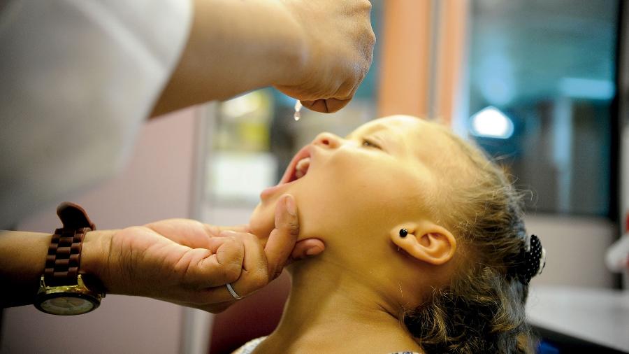 Criança é vacinada em posto de saúde - Tomaz Silva/Agência Brasil