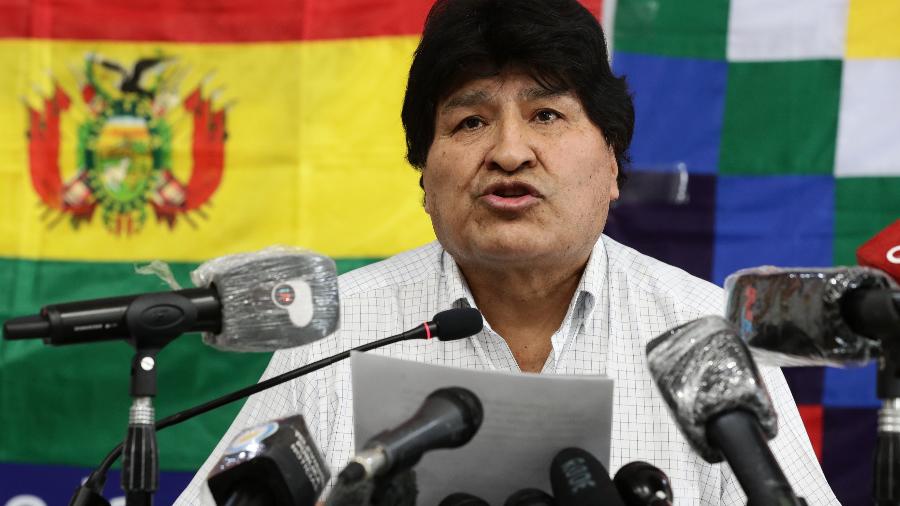 O ex-presidente da Bolívia, Evo Morales, discursa à imprensa em Buenos Aires, na Argentina (18/10/2020) - Alejandro Pagni/AFP