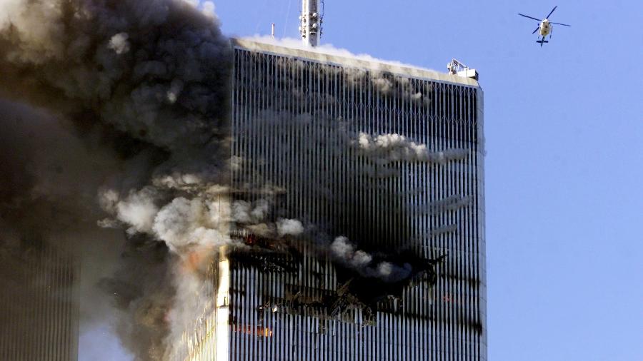 Edifício World Trade Center em chamas no ataque de 11 de setembro de 2001 em Nova York - Jeff Christensen/Reuters