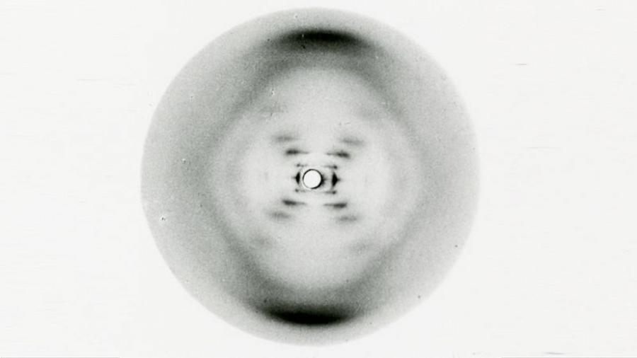 A foto 51 permitiu deduzir a estrutura de dupla hélice do DNA - KING"S COLLEGE LONDON ARCHIVES