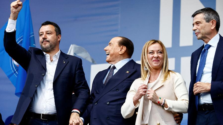 (23.set.2011) - Coalizão de centro-direita da Itália encerra comício de campanha em Roma - REUTERS/Yara Nardi