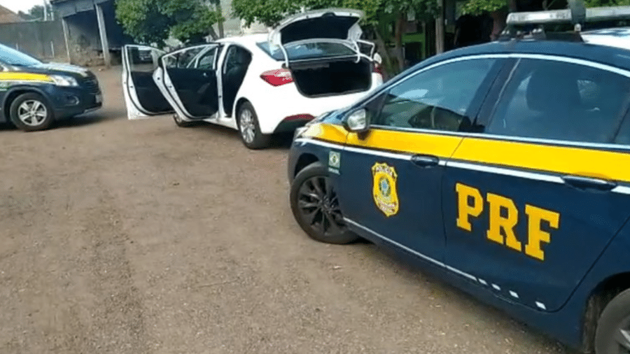 Policiais conseguiram prender o suspeito em fuga na rodovia BR-116 - Divulgação/ Polícia Rodoviária Federal