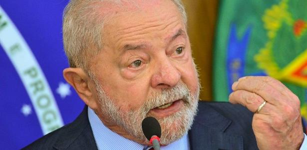 Presidente Lula (PT) avalia reajustar o salário mínimo, hoje em R$ 1.302, acima dos R$ 1.320