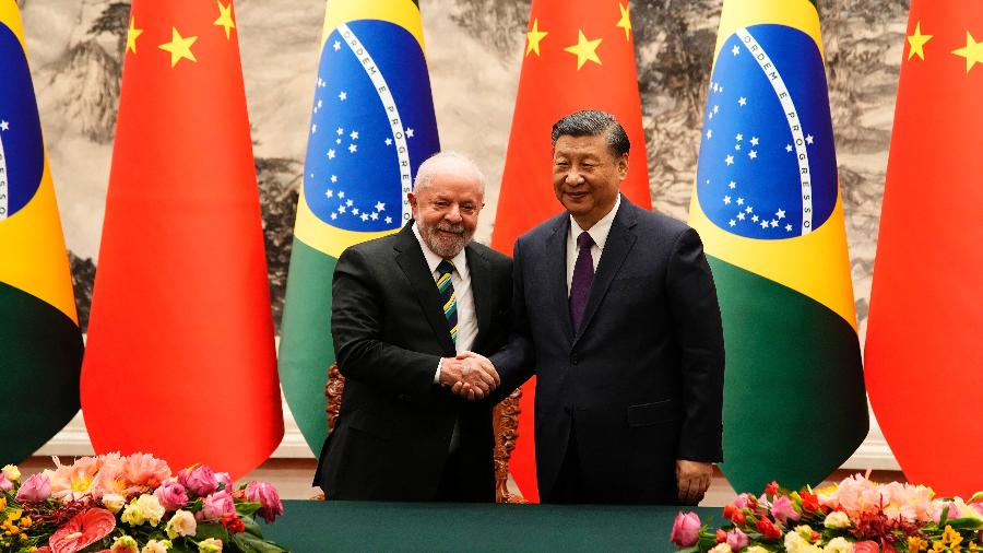 O presidente Lula (PT) ao lado do presidente da China, Xi Jinping