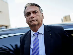 STF mantém multa de R$ 20 mil a Bolsonaro por reunião com embaixadores