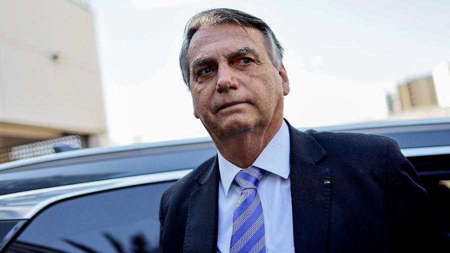 18.out.2023 - O ex-presidente Jair Bolsonaro (PL) após prestar depoimento na sede da PF, em Brasília - Ueslei Marcelino/Reuters