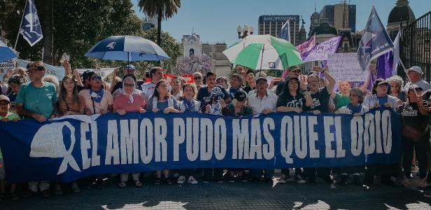 Manifestantes protestam em Buenos Aires contra Milei