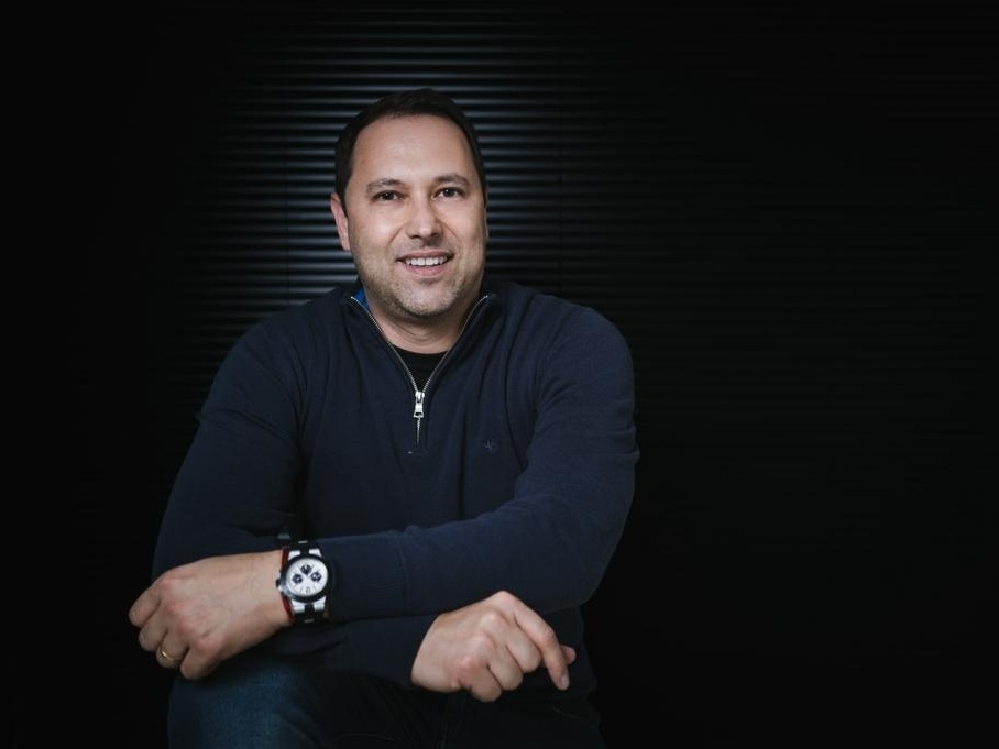 Como o influenciador Economista Sincero conquistou seu primeiro milhão