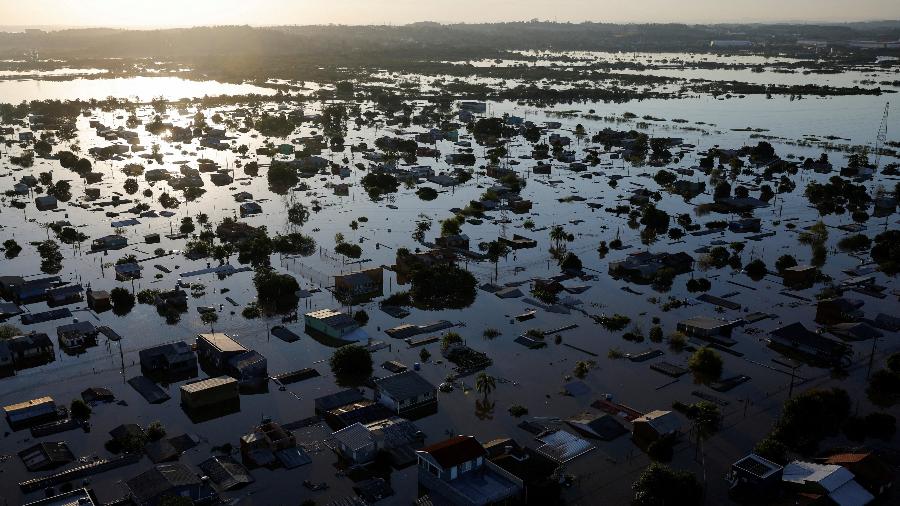 ALBUM_Imagem das ruas alagadas em Canoas (RS), dia 6 de maio - Reuters