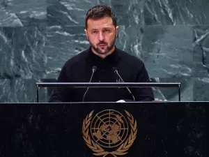 Zelensky acusa Rússia na ONU e diz que 'jamais' aceitará uma paz imposta por Moscou