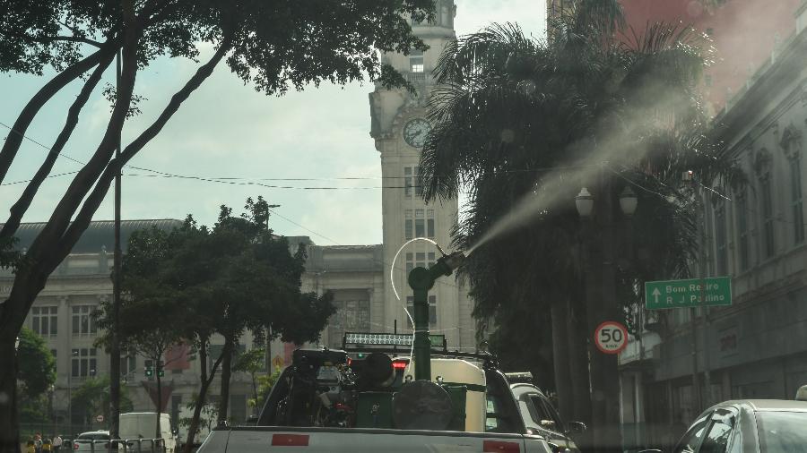 Ação de nebulização (fumacê) contra mosquito Aedes da Prefeitura de São Paulo