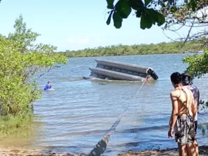 Bebê é encontrado com vida uma hora depois de barco que estava virar em SC