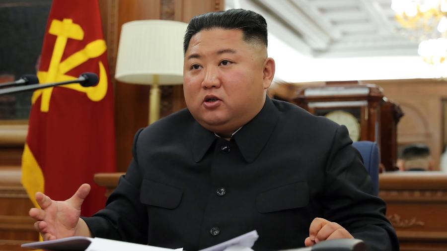 22.dez.2019 - O líder norte-coreano, Kim Jong Un, participa de reunião com militares para discutir a capacidade militar do país - KCNA VIA KNS/AFP